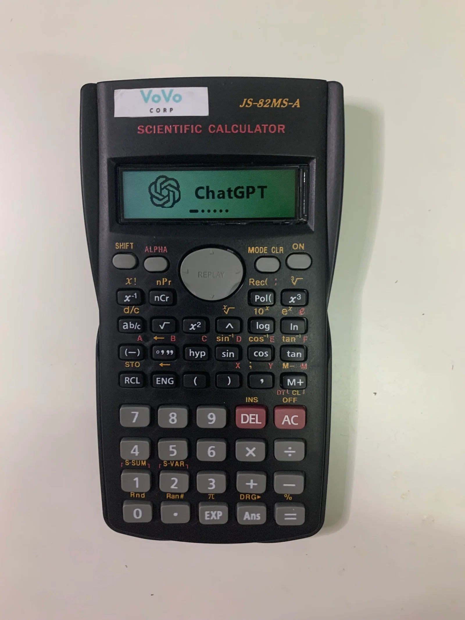 Calcolatrice Intelligente con IA e ChatGPT Integrato